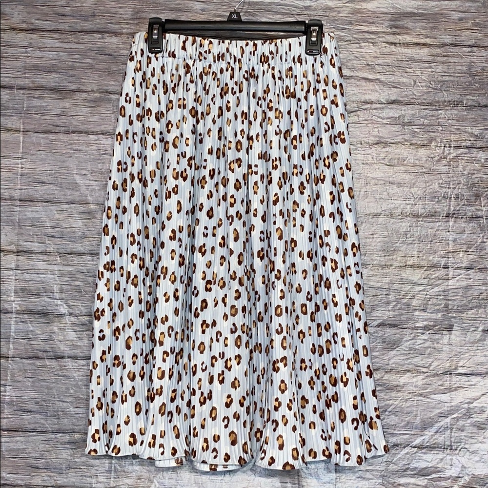 Sold* Ann Taylor Leopard Print Pleated Midi Skirt - Picture 4 of 8